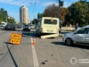 Смертельное ДТП в Киеве: Volkswagen влетел в остановку с людьми, есть погибшие