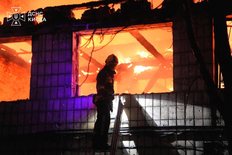 Фото до: Загинуло 12 людей: Зеленський розповів про наслідки нічної атаки на Україну 1 вересня Обстріл України 1 вересня 2026