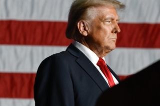 Трамп представив угоду про безпеку ШІ: які правила пропонують компаніям